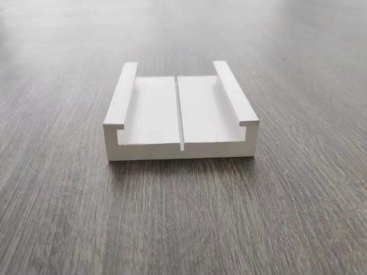 Pfosten weiße PVC-Formteile